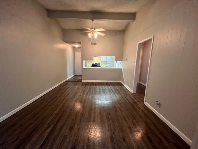 1514 Forest Trail in Austin, TX - Building Photo - Building Photo