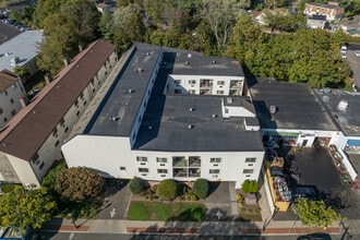 Crescent Condominium in Stamford, CT - Building Photo - Building Photo