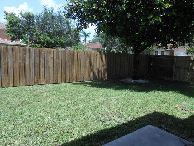 12301 SW 124th Ter in Miami, FL - Foto de edificio - Building Photo