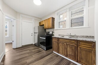 7653 S Kingston Ave in Chicago, IL - Foto de edificio - Building Photo