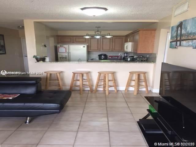 8075 NW 7th St in Miami, FL - Building Photo - Building Photo