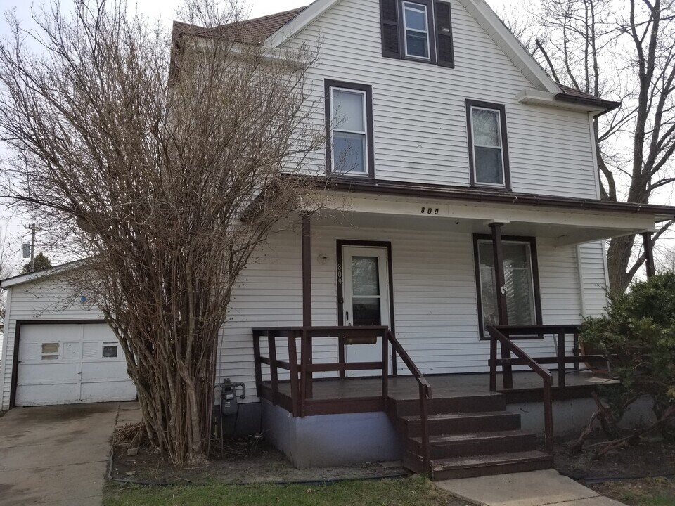 809 W Pasewalk Ave in Norfolk, NE - Building Photo