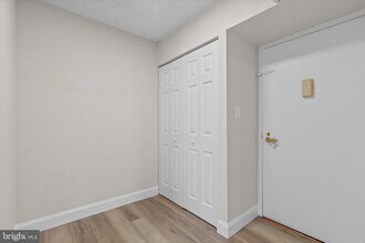 3800 Powell Ln in Falls Church, VA - Building Photo - Building Photo