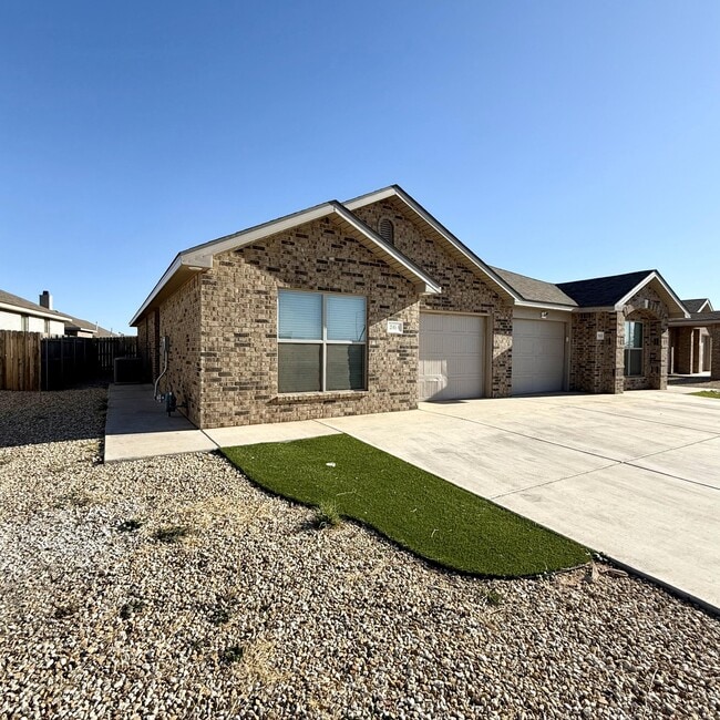 2145 Kokomo Ave in Lubbock, TX - Foto de edificio - Building Photo