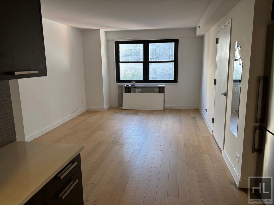 East 39th Street in New York, NY - Building Photo