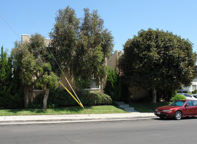 Harbor Bluffs Apartments in Huntington Beach, CA - Building Photo - Building Photo