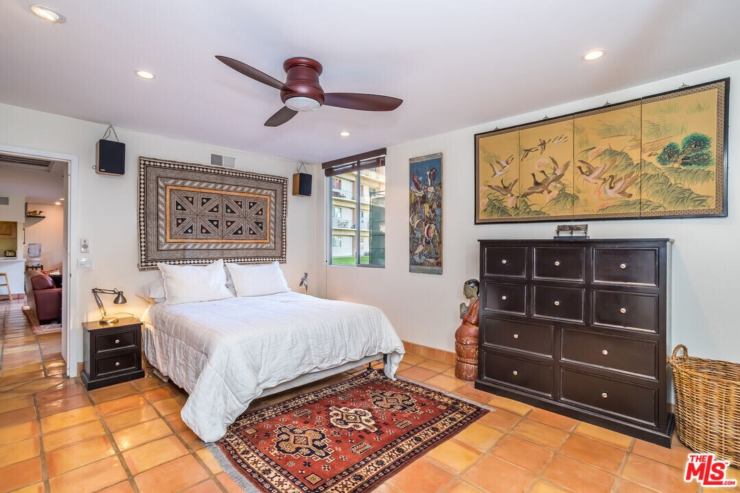 100 S Doheny Dr in Los Angeles, CA - Foto de edificio