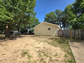 172 Gaskins St in Hawkins, TX - Building Photo - Building Photo