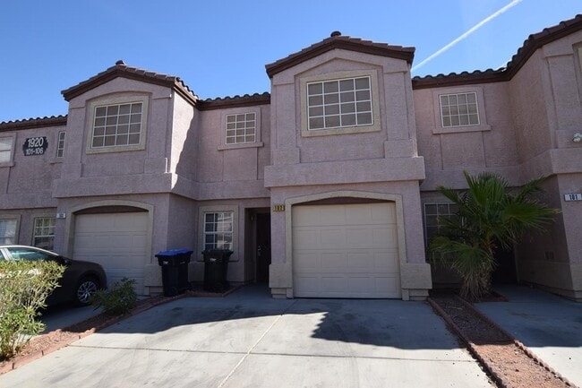 1920 Hodgenville St in Las Vegas, NV - Building Photo - Building Photo