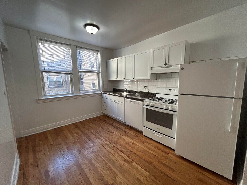 5022 N Springfield Ave, Unit 2W in Chicago, IL - Foto de edificio