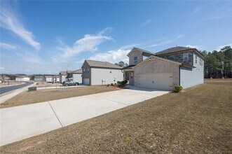 895 Gelderland Dr in Hampton, GA - Building Photo - Building Photo