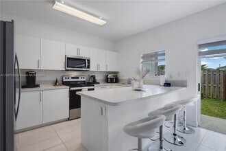 413 NW 12th Pl in Florida City, FL - Building Photo - Building Photo