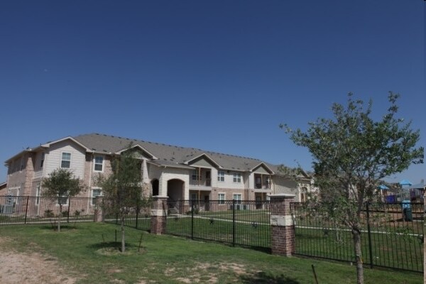 Sage Brush Village Apartments in Odessa, TX - Foto de edificio - Building Photo