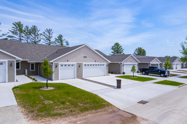 Zimmer Dr Townhomes in Manitowoc, WI - Foto de edificio - Building Photo