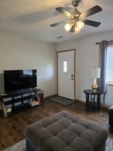407 Country Villa Ln in St. Robert, MO - Building Photo - Building Photo