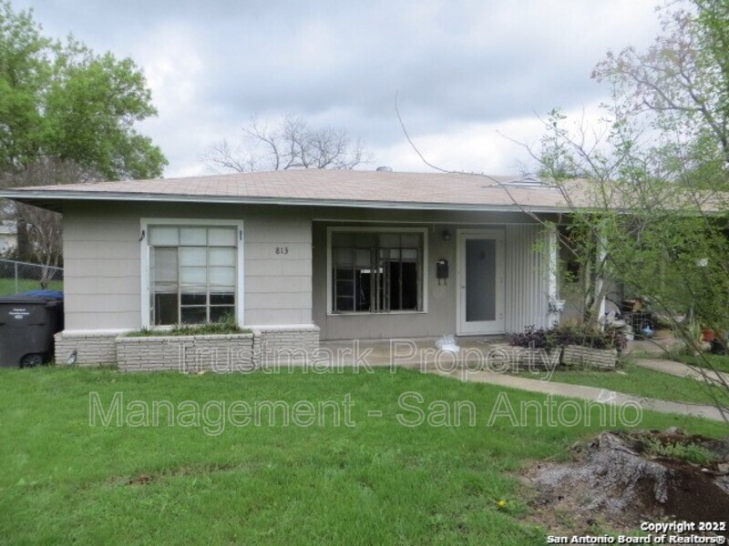 813 Rittiman Rd in San Antonio, TX - Building Photo