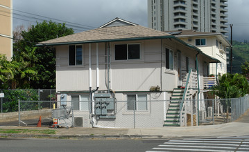 758 Isenberg St in Honolulu, HI - Building Photo - Building Photo