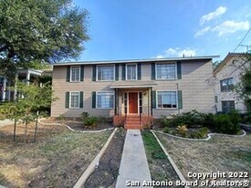 710 W French Pl in San Antonio, TX - Building Photo
