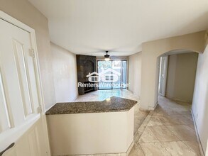 3235 E Camelback Rd in Phoenix, AZ - Foto de edificio - Building Photo