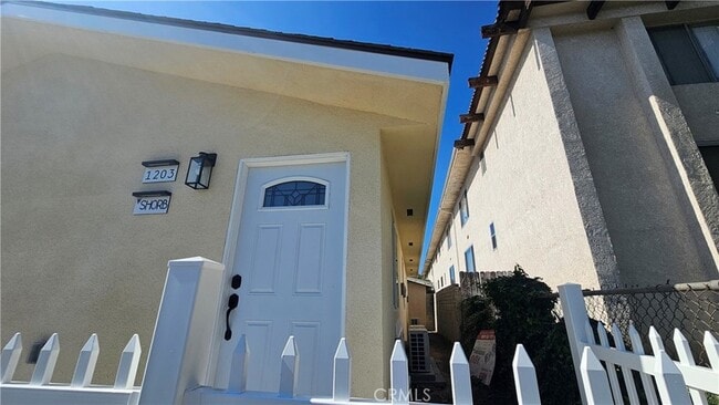 1203 W Shorb St in Alhambra, CA - Foto de edificio - Building Photo
