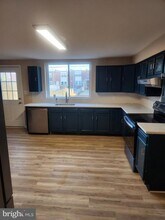 8019 Gough St in Baltimore, MD - Foto de edificio - Building Photo