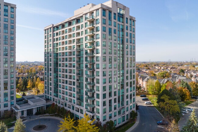 100 Promenade Cir in Vaughan, ON - Building Photo - Building Photo