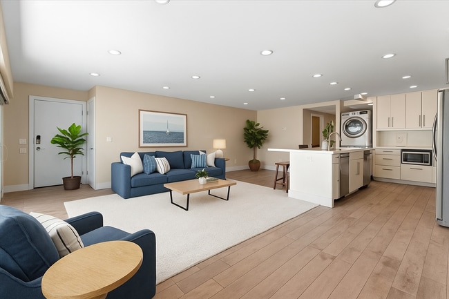 6955 Trolleyway, Unit B in Playa Del Rey, CA - Building Photo - Building Photo