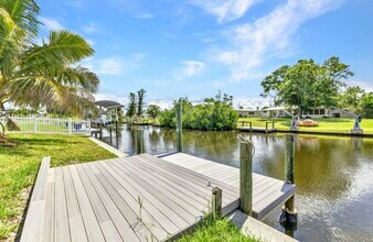 501 Palmetto Dr in Port Charlotte, FL - Building Photo - Building Photo