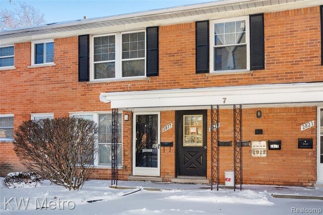 2817 W 13 Mile Rd in Royal Oak, MI - Building Photo - Building Photo