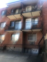 8515 60th Rd in Middle Village, NY - Building Photo - Building Photo