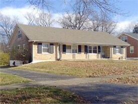 125-127-127 Greenbriar Rd in Lexington, KY - Building Photo