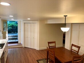 2017 34th Ave S, Unit Basement in Seattle, WA - Building Photo - Building Photo