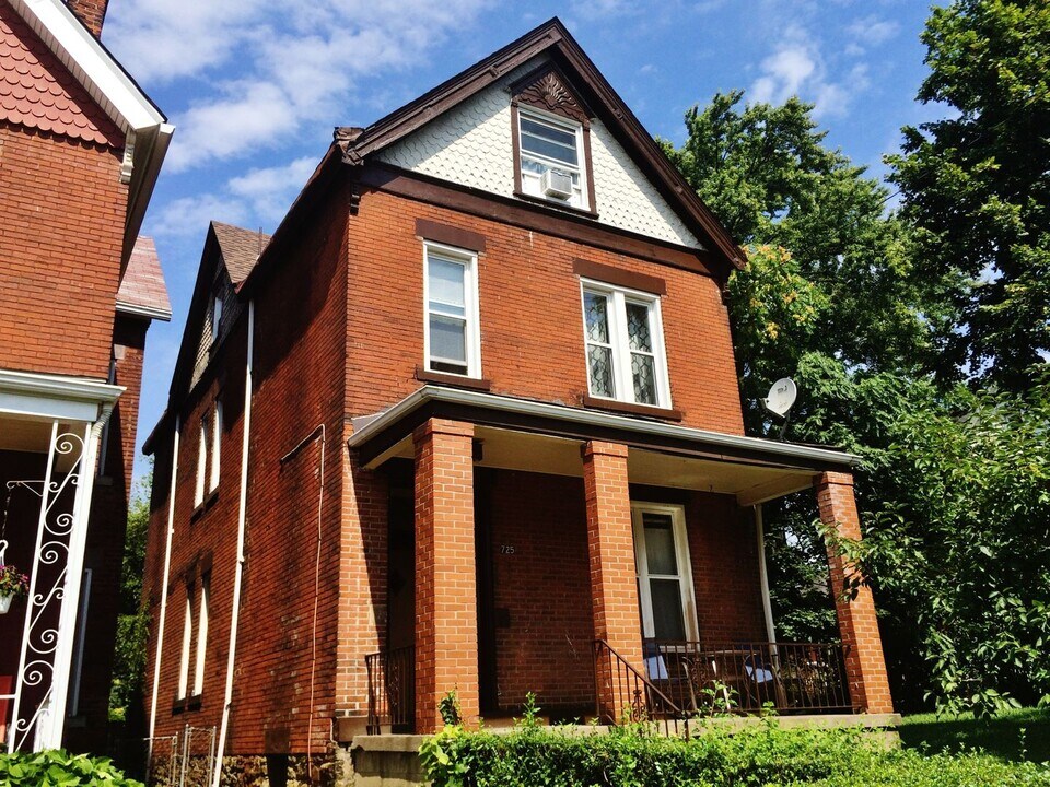725 N Euclid Ave in Pittsburgh, PA - Building Photo
