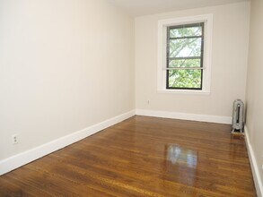 41 Carlton St, Unit 7 in Brookline, MA - Foto de edificio - Building Photo