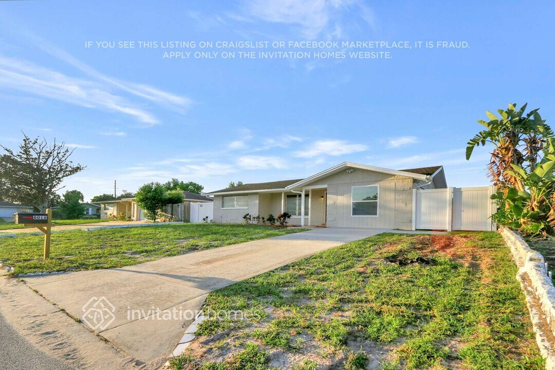 8018 Pineapple Ln in Port Richey, FL - Building Photo