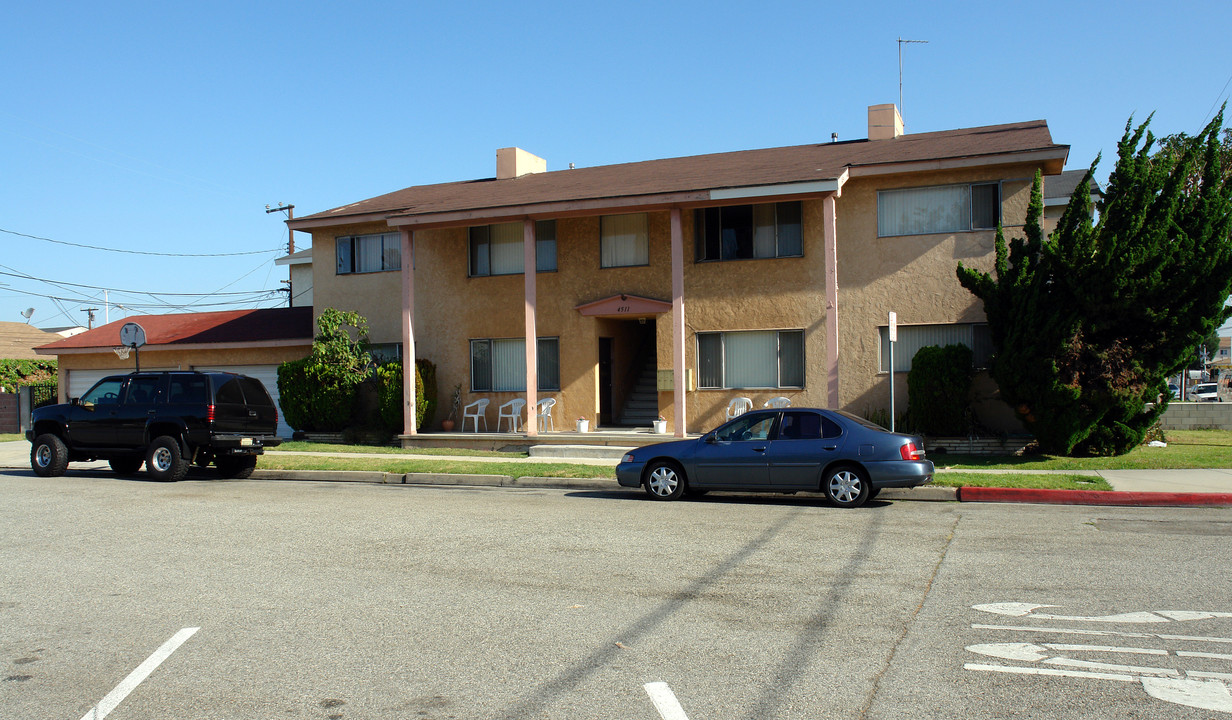 4511 W 126th St in Hawthorne, CA - Foto de edificio