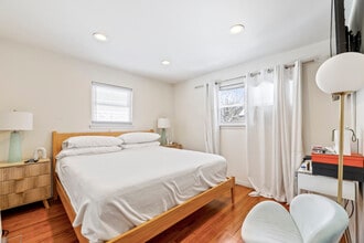 446 Roedel Pl in Paramus, NJ - Building Photo - Building Photo