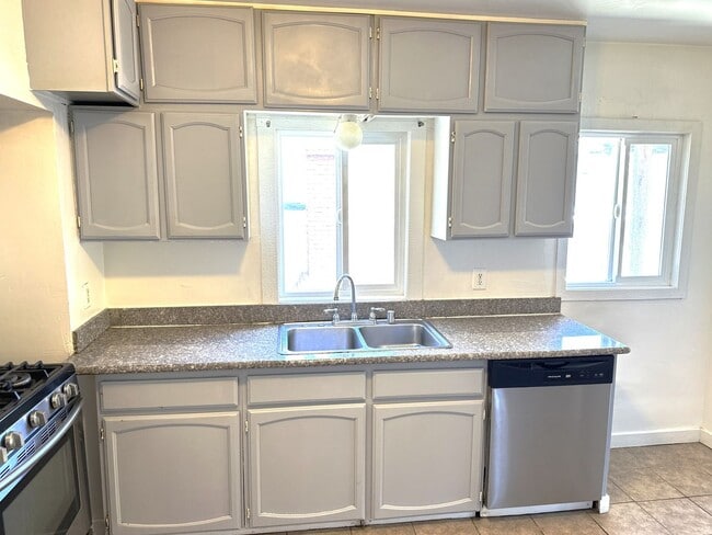 9380 Thermal St in Oakland, CA - Building Photo - Building Photo