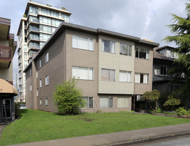 1065 W 10th Ave in Vancouver, BC - Building Photo - Primary Photo