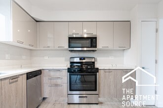7621 N Sheridan Rd in Chicago, IL - Building Photo - Building Photo