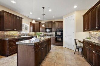3436 Laurashawn Ln in Escondido, CA - Foto de edificio - Building Photo