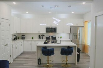 5204 Gold St-Unit -B in Houston, TX - Building Photo - Building Photo