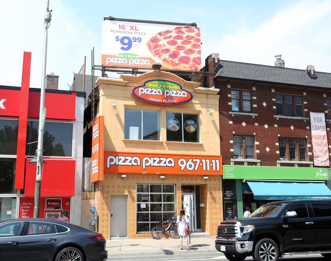 320-328 Bloor St W in Toronto, ON - Building Photo - Building Photo