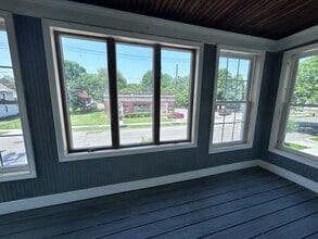 31 Dix Ave, Unit 2 in Glens Falls, NY - Building Photo - Building Photo