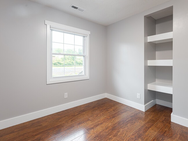 property at 3 Southwicke Ct
