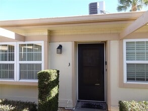11135 Carriage Hill Dr in Port Richey, FL - Building Photo - Building Photo