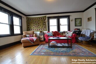 7 Dickinson Rd in Boston, MA - Building Photo - Building Photo