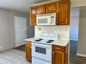 2102 5th Ave N-Unit -7 in Texas City, TX - Building Photo - Building Photo