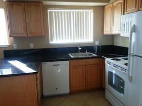 Parkside Townhomes Apartments in Sacramento, CA - Foto de edificio - Interior Photo