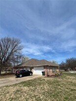 746 Larkspur Ln in Fayetteville, AR - Building Photo
